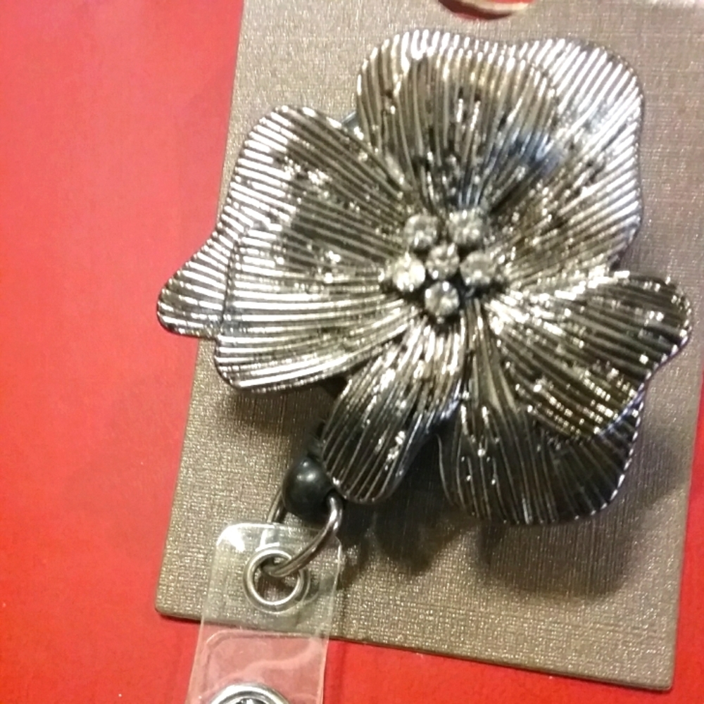 🌹Beautiful floral badge reel clip
